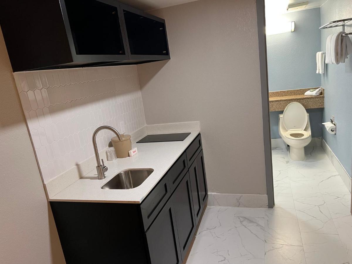 Red Roof Inn & Suites Mt Holly - Mcguire Afb Westampton Dış mekan fotoğraf