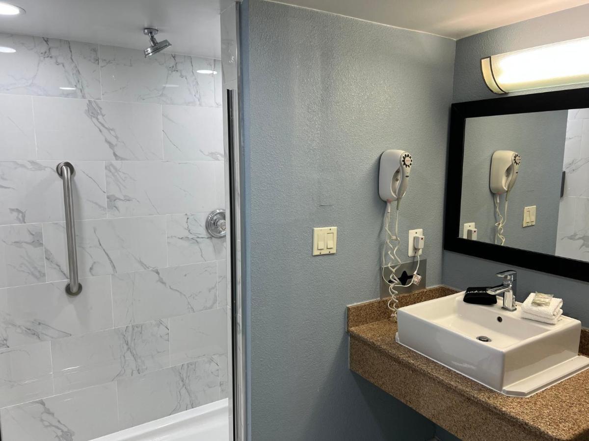 Red Roof Inn & Suites Mt Holly - Mcguire Afb Westampton Dış mekan fotoğraf